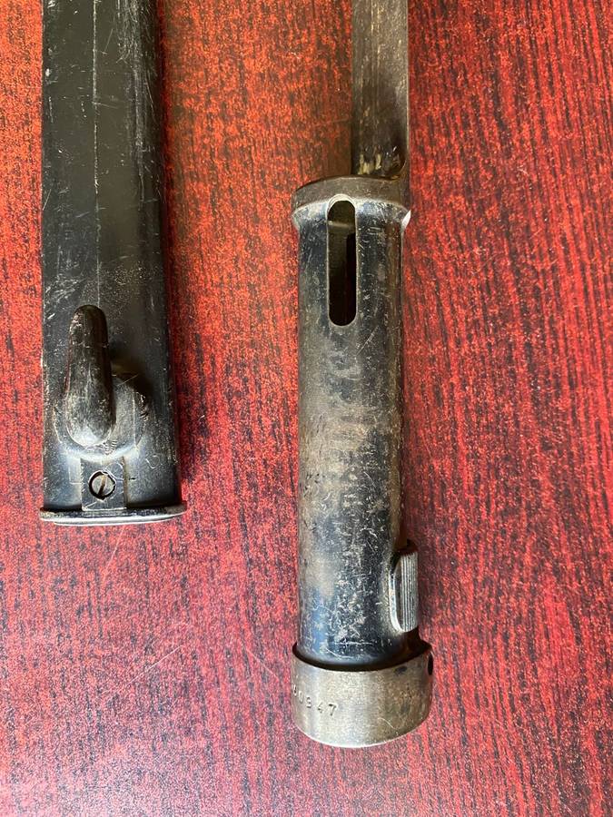 R1 BAYONET WITH PLASTIC SCABBARD