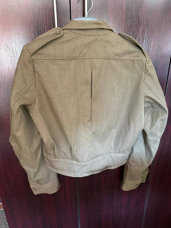 BUNNY JACKET,NEEDS SMALL REPAIR ON SLEEVE OTHERWISE GOOD-SIZE MEDIUM-MEASURES 50 CM ARMPIT TO ARMPIT