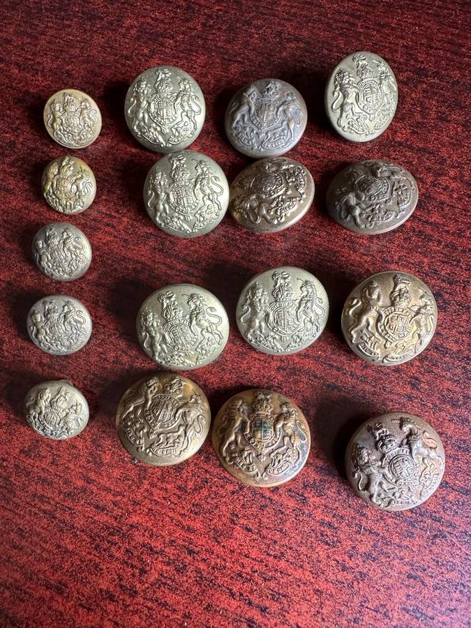 BRITISH GENERAL SERVICE TUNIC BUTTONS -DIAMETER 15 AND 28 MM