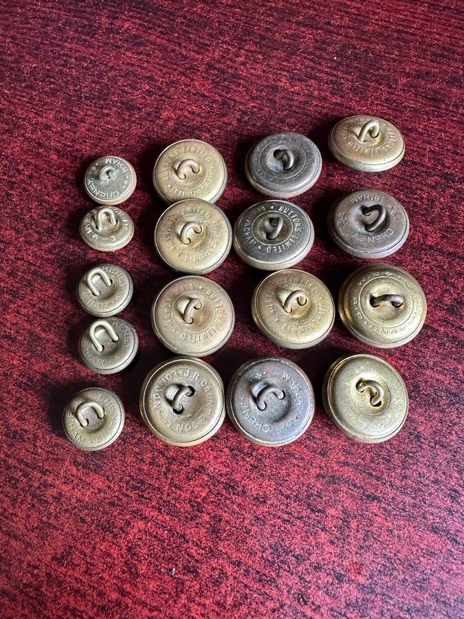 BRITISH GENERAL SERVICE TUNIC BUTTONS -DIAMETER 15 AND 28 MM