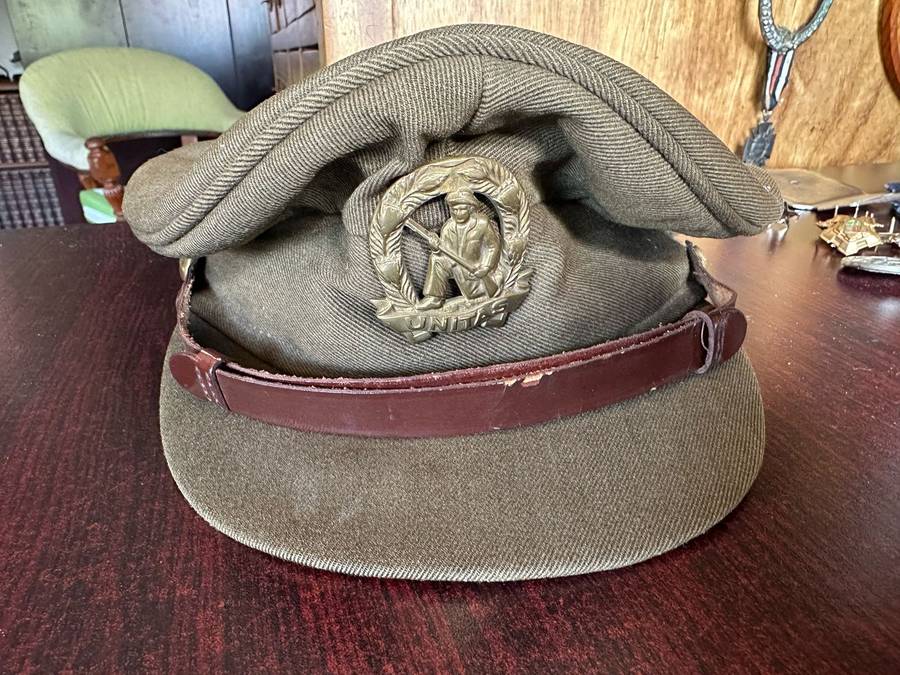 COMMANDOS PEAKED CAP WITH BRASS CAP BADGE-WORN 1963-1976-STILL GOOD CONDITION