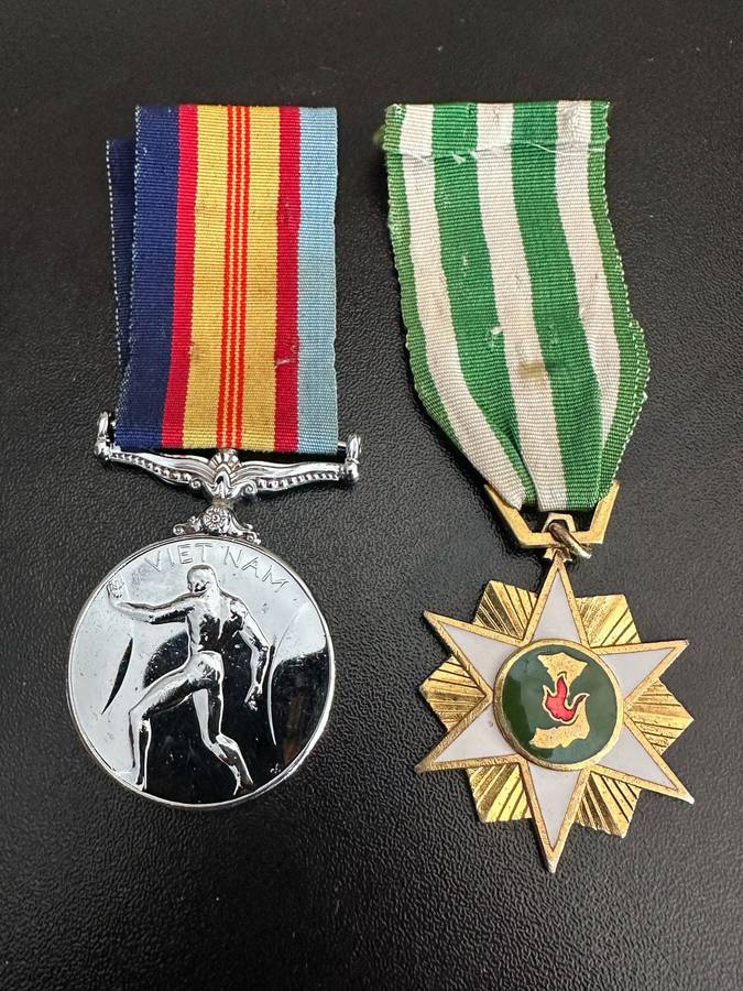 AUSTRALIAN VIETNAM MEDAL(NICKAL-SILVER) AND SOUTH VIETNAM CAMPAIGN MEDAL 1964-BOTH AWARDED TO 671022