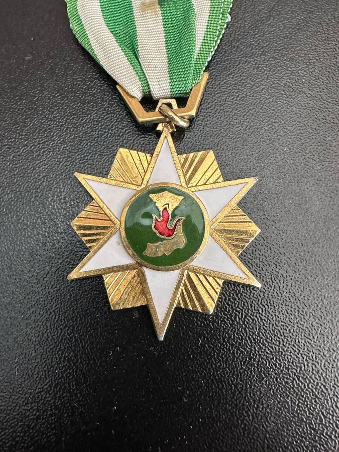 AUSTRALIAN VIETNAM MEDAL(NICKAL-SILVER) AND SOUTH VIETNAM CAMPAIGN MEDAL 1964-BOTH AWARDED TO 671022