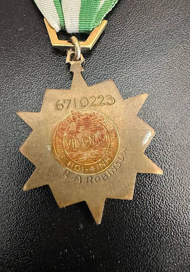 AUSTRALIAN VIETNAM MEDAL(NICKAL-SILVER) AND SOUTH VIETNAM CAMPAIGN MEDAL 1964-BOTH AWARDED TO 671022