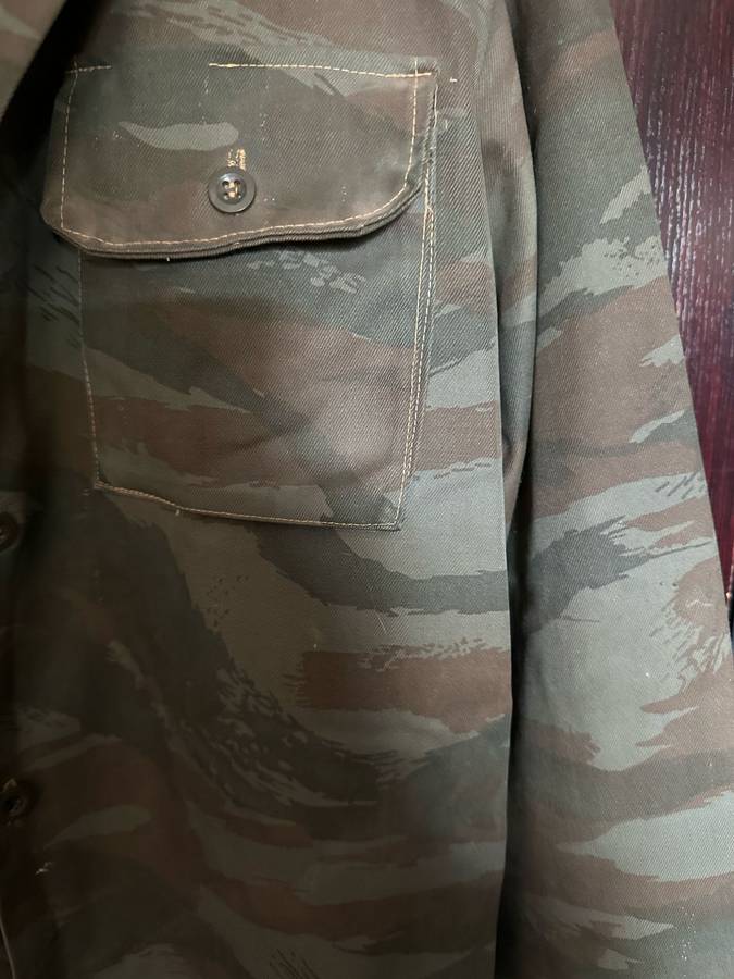 BORDER WAR PERIOD CUBAN CAMO SHIRT WITH ORIGINAL LABEL-PLEASE LOOK AT PICS-SIZE MEDIUM-MEASURES 50 C