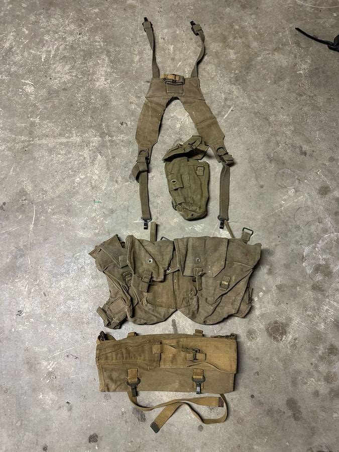 RHODESIAN PATTERN 62 WEBBING YOKE-KIDNEY POUCHES-AMMO POUCH AND GROUND SHEET HOLDER