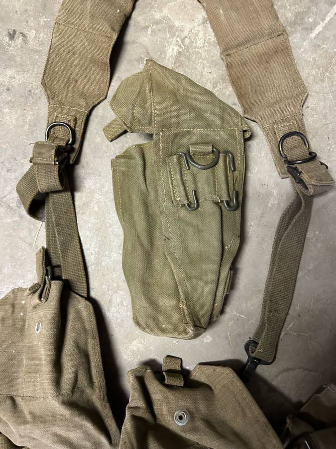 RHODESIAN PATTERN 62 WEBBING YOKE-KIDNEY POUCHES-AMMO POUCH AND GROUND SHEET HOLDER