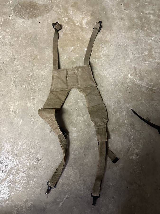 RHODESIAN PATTERN 62 WEBBING YOKE-KIDNEY POUCHES-AMMO POUCH AND GROUND SHEET HOLDER