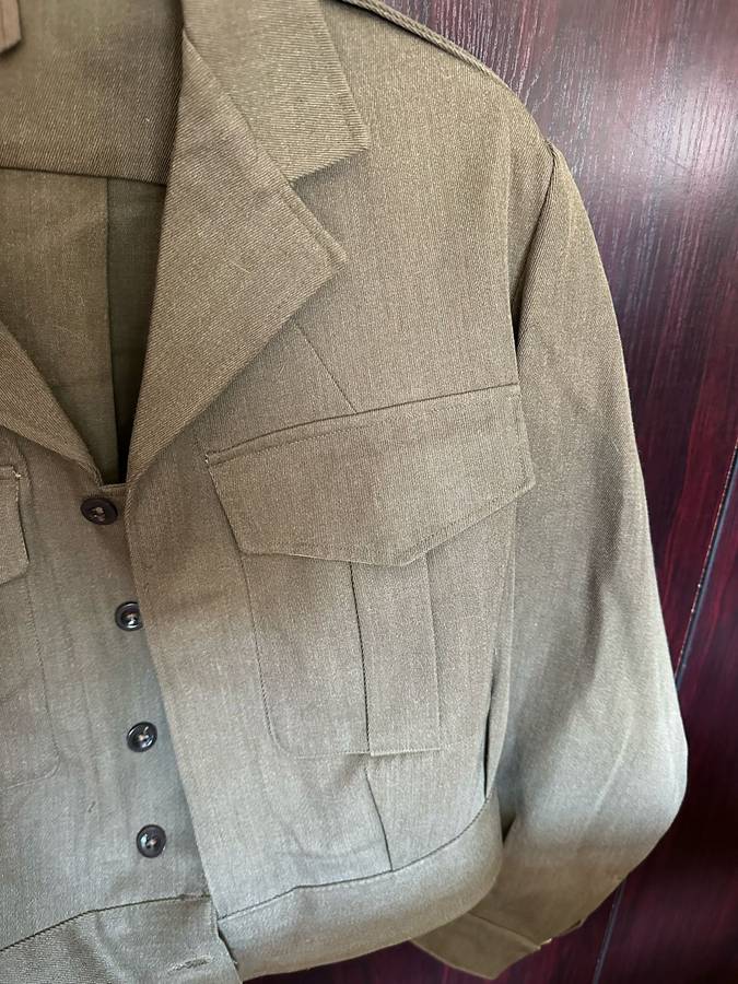 BUNNY JACKET-LOOKS LIKE SIZE 380-MEASURES 53 CM ARMPIT TO ARMPIT-CONDITION ALMOST MINT