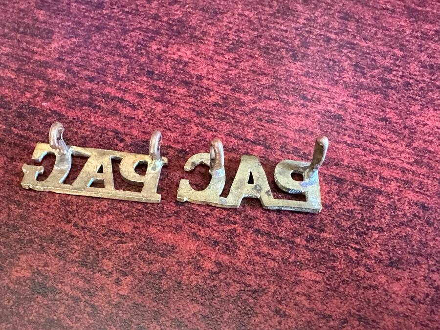 PRINCE ALFREDS GUARD,BRASS SHOULDER TITLE PAIR-WORN 1933/34- LUGS INTACT