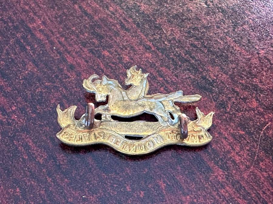 Umvoti mounted rifles,collar badge. Worn 1913-1950's. 2 Lugs