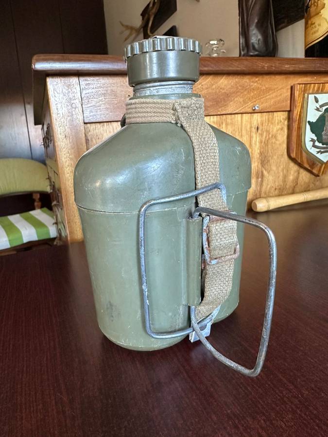 Rhodesian water bottle,complete condition. Pattern 62