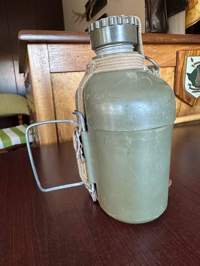 Rhodesian water bottle,complete condition. Pattern 62