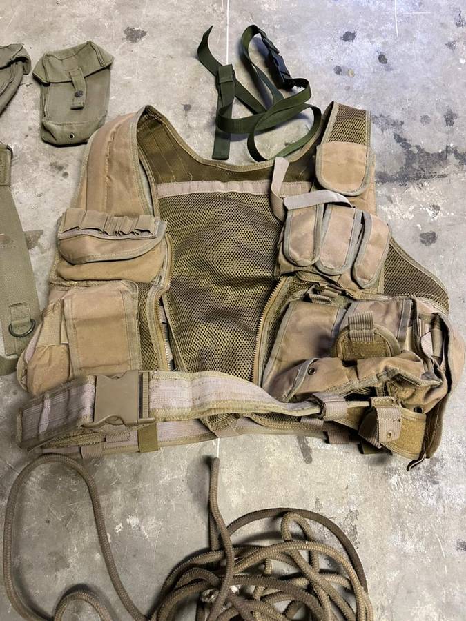 Mixed army lot, sold together.