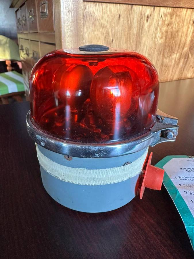 Rotating beacon lite on the Impala jet,serviceable label dated 1975. Working condition,was still sea