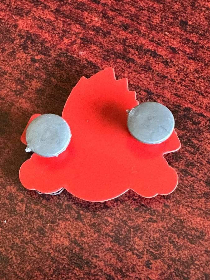 10 Artillery brigade,smaller beret badge. Worn from 1987. 2x Screw lugs.