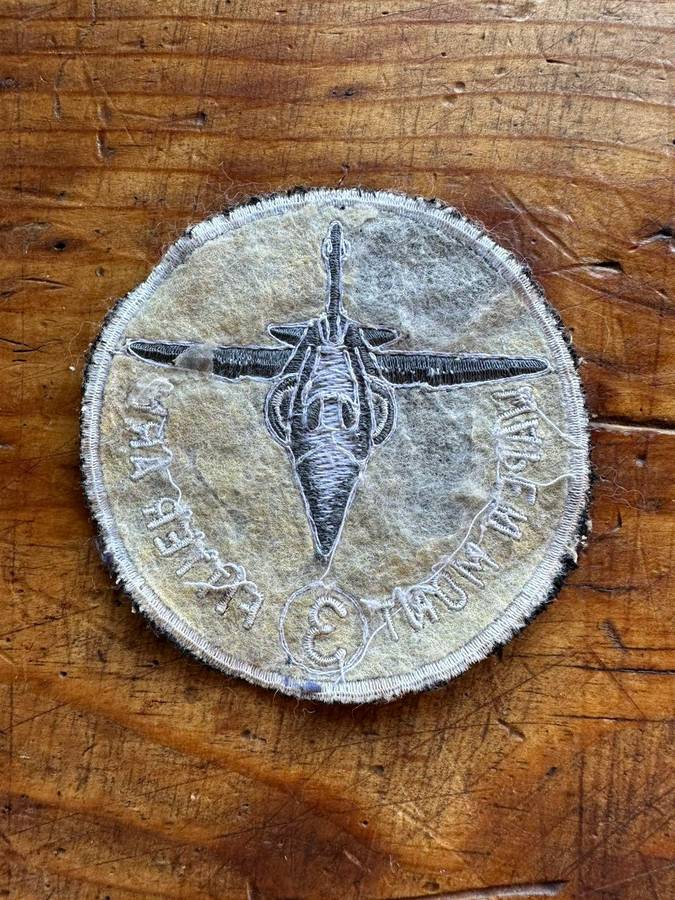 3 Squadron ground crew patch for Armour. Worn 1980's- 1992 on left upper arm. Original
