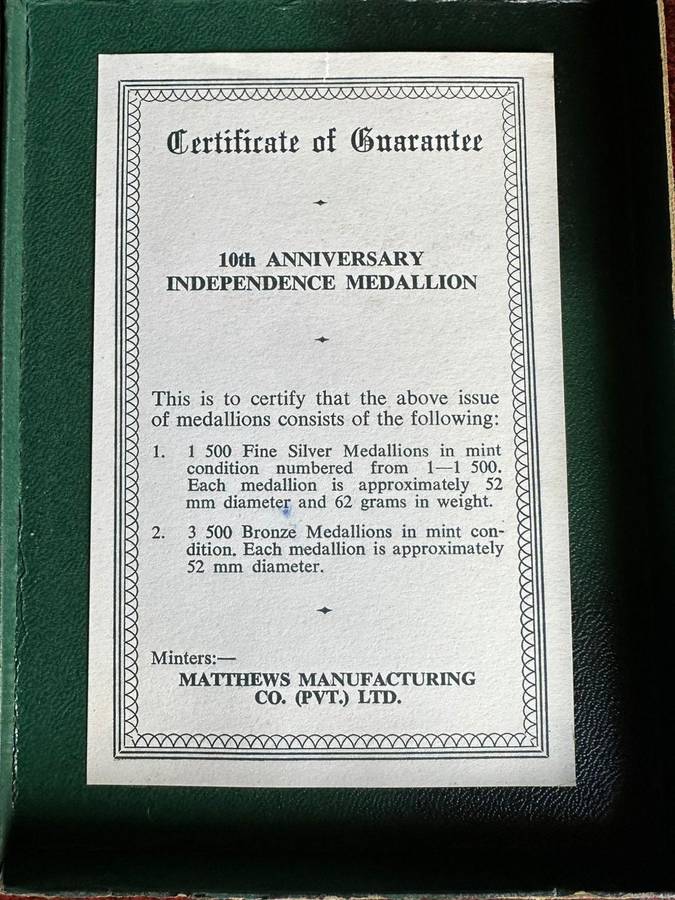 Boxed bronze Rhodesian Independence medallion.