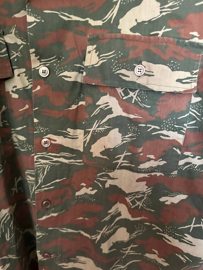 Koevoet long sleeve shirt, size large. Measures 58 cm armpit to armpit. Good condition with no damag