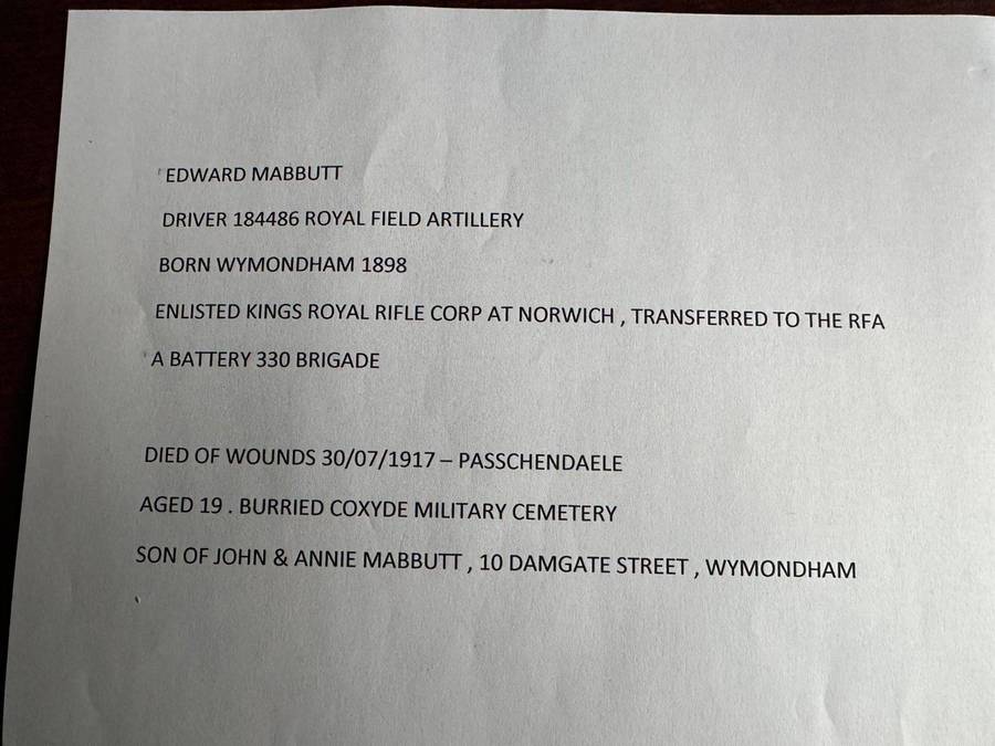 WW1 Bronze plaque for remembrance presented to next of kin of Edward Mabbutt 184486 Royal field Art