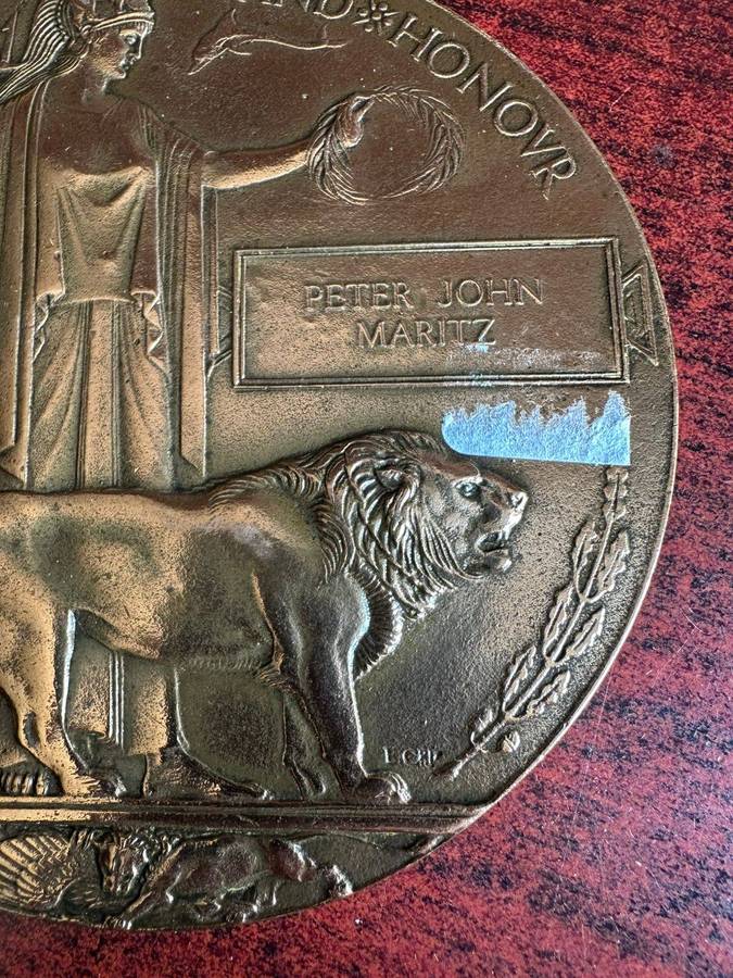 WW1 Bronze plaque for remembrance presented to next of kin of 7037 pte. Peter John Maritz 4 SAI KIA