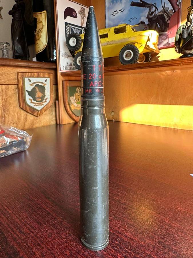20mm. A.P.C. T.T.I. round. Inert. Height 211,5 cm.
