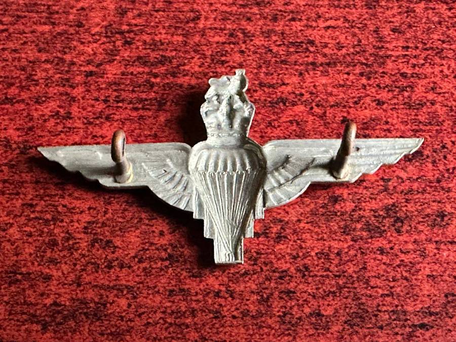 British parachute regiment white metal cap badge. Worn from 1950's. 2 Lugs.