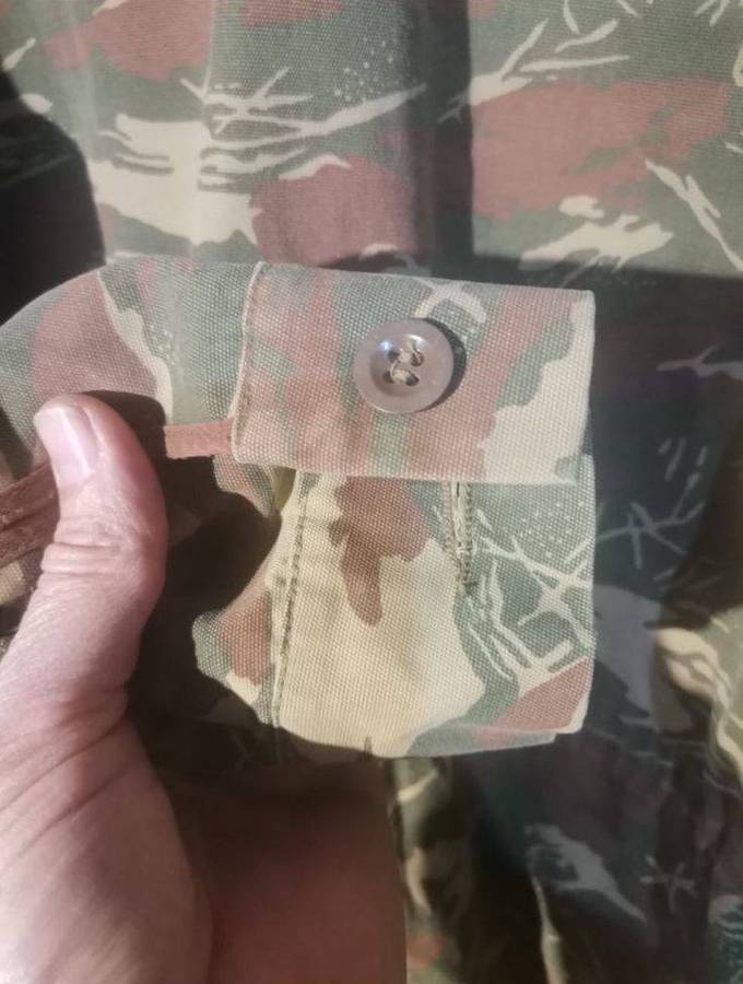 Koevoet camo bush jacket. Bush jacket marked Small but will fit a Medium. See length armpit to armpi