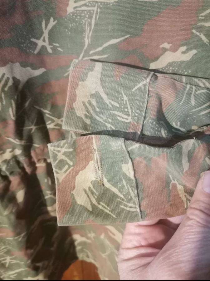 Koevoet camo bush jacket. Bush jacket marked Small but will fit a Medium. See length armpit to armpi