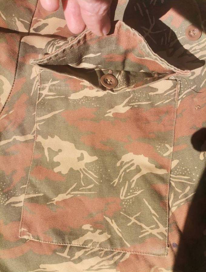 Koevoet camo bush jacket. Bush jacket marked Small but will fit a Medium. See length armpit to armpi