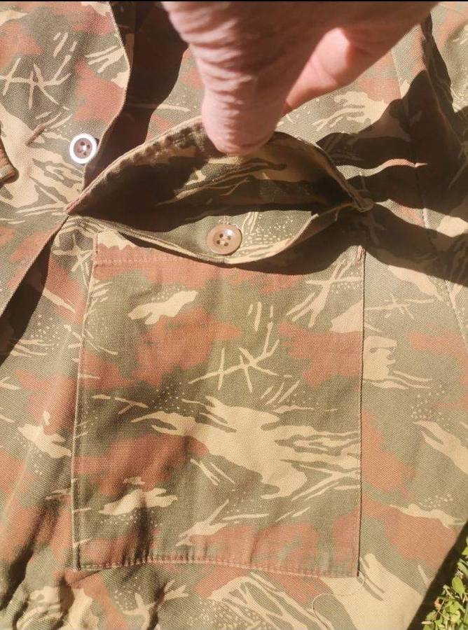 Koevoet camo bush jacket. Bush jacket marked Small but will fit a Medium. See length armpit to armpi