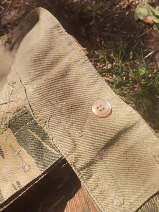 Koevoet camo trousers. Pants marked 2. Size 32 with pipe length 77cm ( crotch to end of pipe) Some b