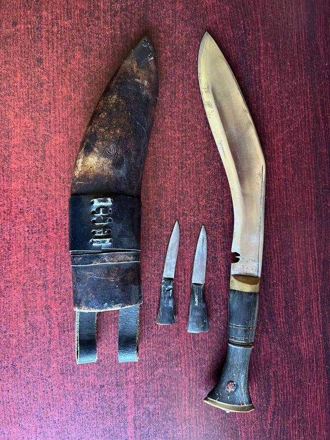 Original Gurkha knife in complete and good condition. Horn grip.