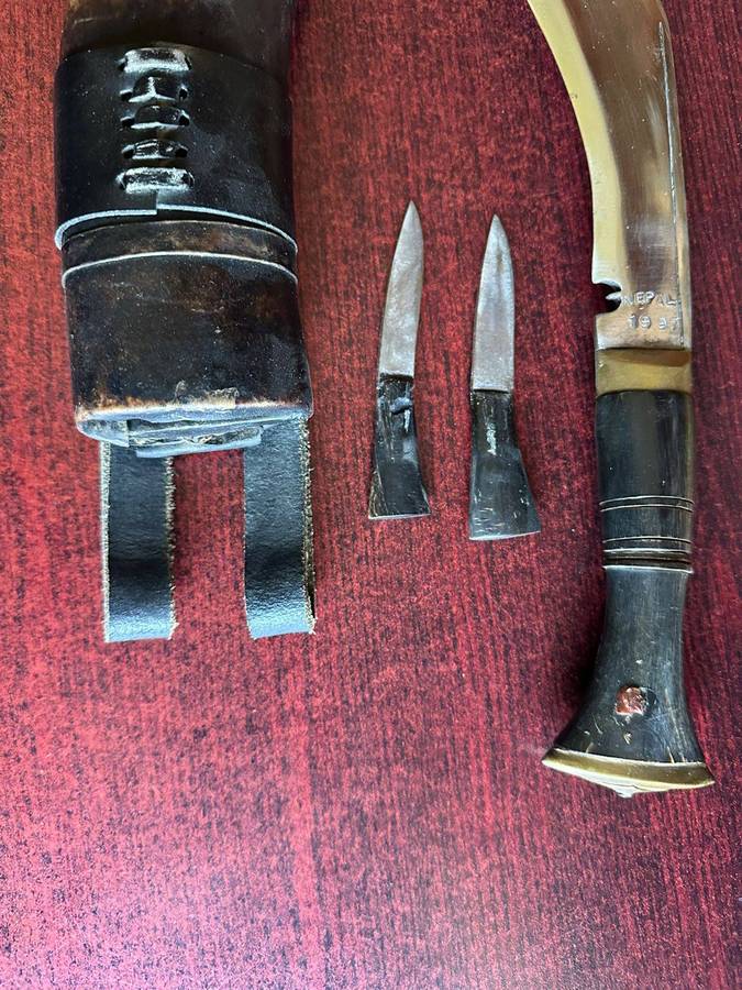 Original Gurkha knife in complete and good condition. Horn grip.
