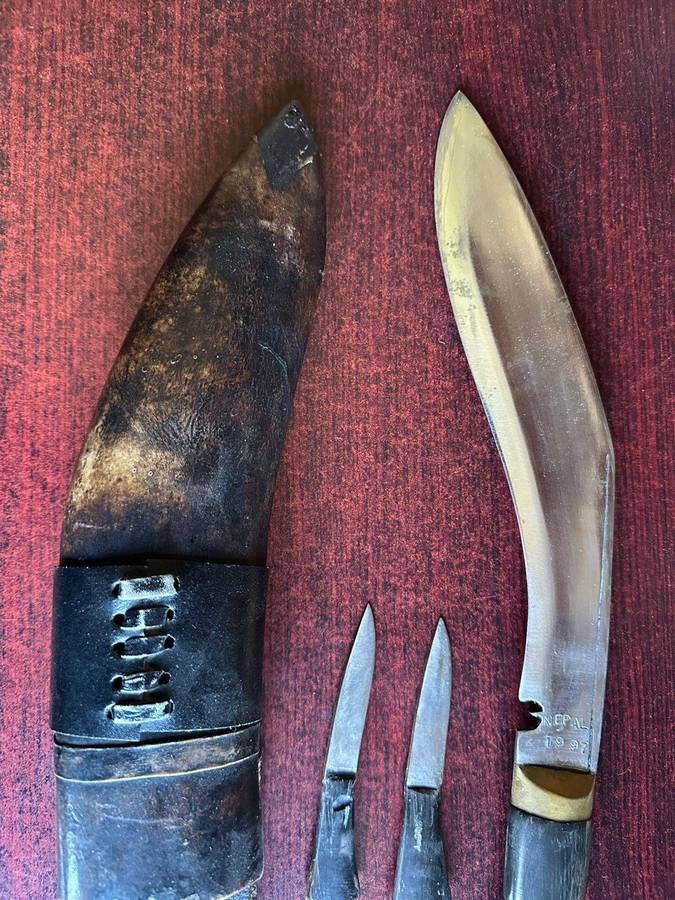 Original Gurkha knife in complete and good condition. Horn grip.