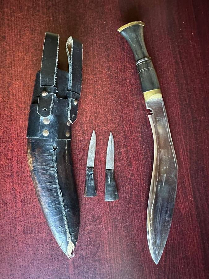 Original Gurkha knife in complete and good condition. Horn grip.