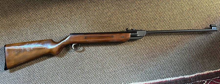 Gecado model 35 air gun,made in Germany. This rifle is in very good and working condition. Total len