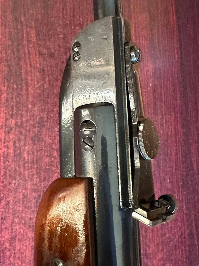 Gecado model 35 air gun,made in Germany. This rifle is in very good and working condition. Total len