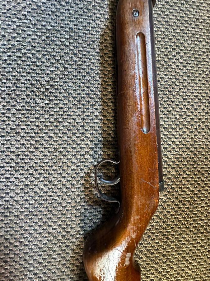 Gecado model 25 air rifle,made in Germany. Complete and good working condition. Total length 97cm.