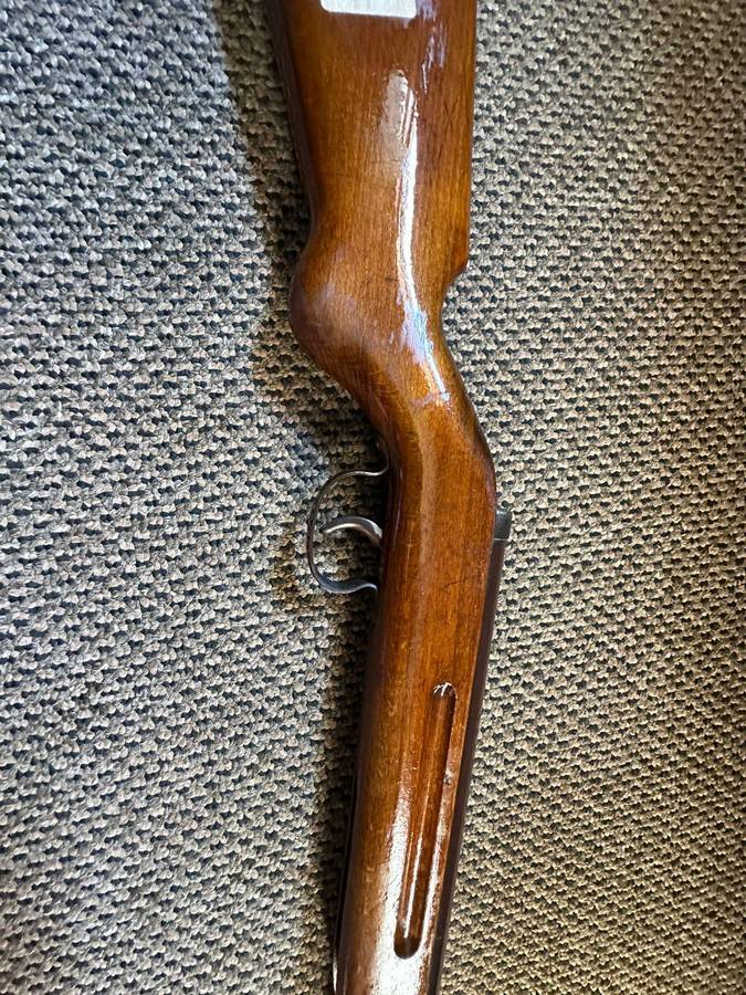 Gecado model 25 air rifle,made in Germany. Complete and good working condition. Total length 97cm.
