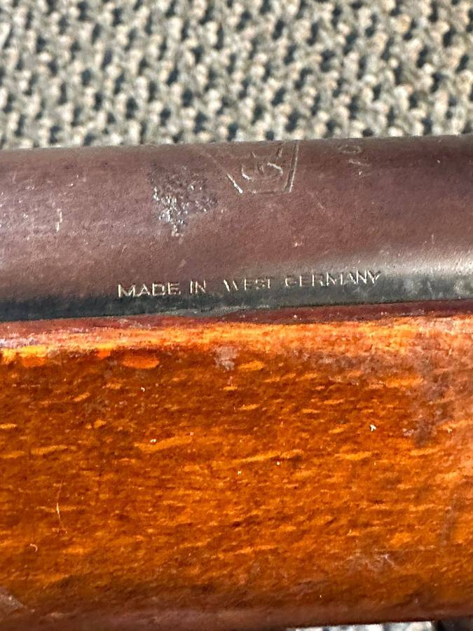 Gecado model 25 air rifle,made in Germany. Complete and good working condition. Total length 97cm.