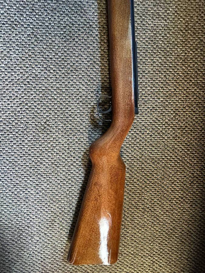 Gecado model 27 air rifle,made in Germany. Very good,complete and working condition. Overall length
