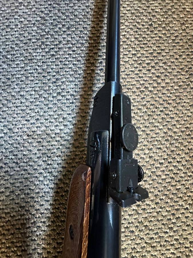 Gecado model 27 air rifle,made in Germany. Very good,complete and working condition. Overall length