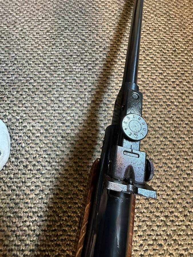 Gecado model 27 air rifle,made in Germany. Very good,complete and working condition. Overall length