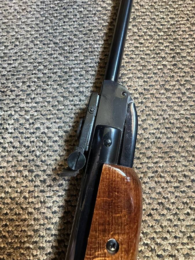 Gecado model 27 air rifle,made in Germany. Very good,complete and working condition. Overall length