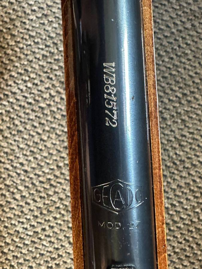 Gecado model 27 air rifle,made in Germany. Very good,complete and working condition. Overall length