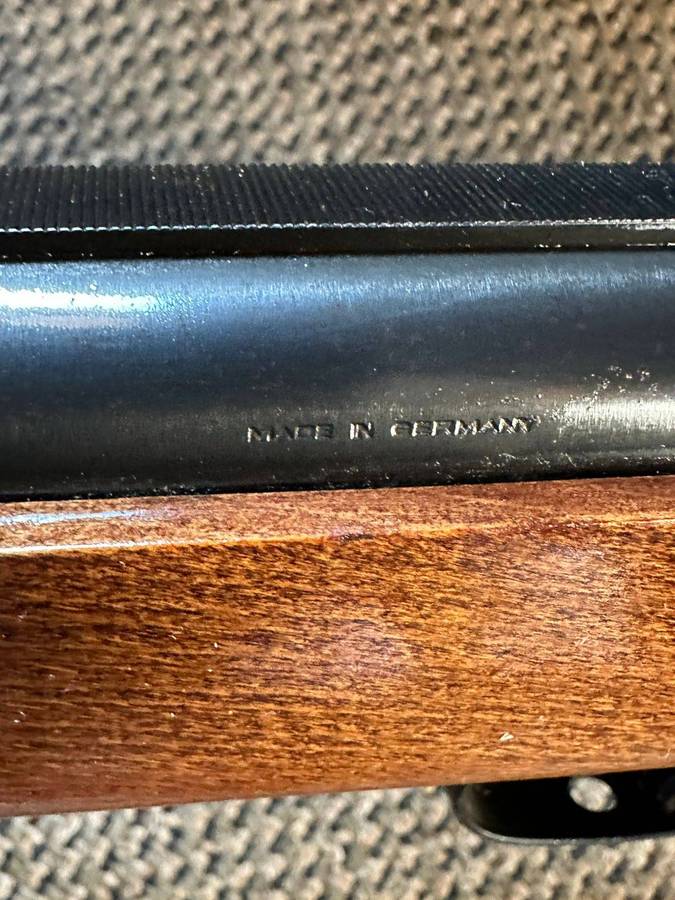 Gecado model 27 air rifle,made in Germany. Very good,complete and working condition. Overall length