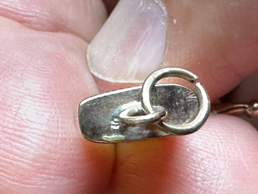 Victorian Tiger claw pendant,mounted in 9ct gold. Total weight 1,8g. Actual claw measures 24mmx12mm.