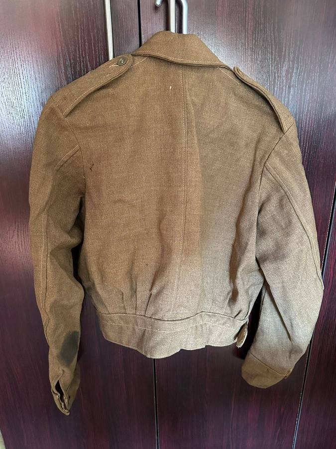 WW2 Battle dress and pants. Labelled. Please look at pictures for size. Waist on pants 33cm. Pipe le