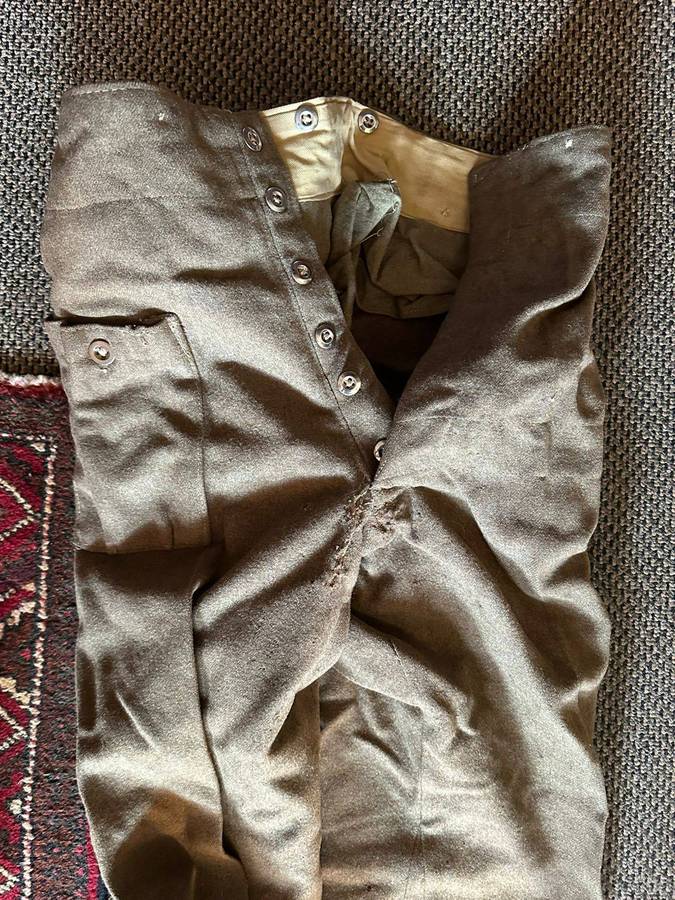 WW2 Battle dress and pants. Labelled. Please look at pictures for size. Waist on pants 33cm. Pipe le